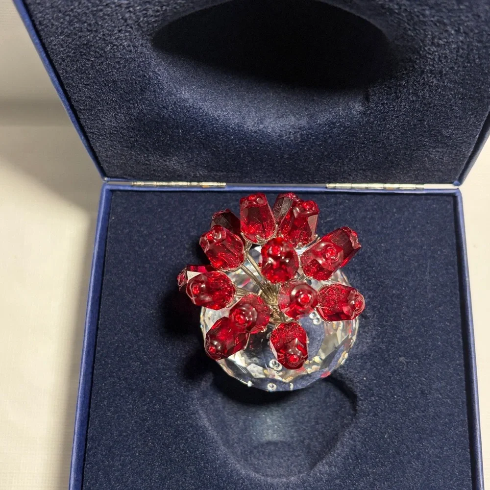 SWAROVSKI VASE OF ROSES Figure SOCIETY JUBILEE ED. 15TH ANNIVERSARY 15 Red Roses